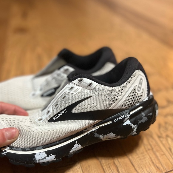 Ghost 14 brooks! Great running shoes for a low price! - Picture 5 of 6